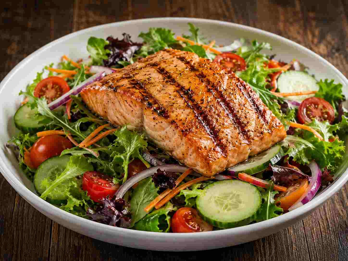 LongHorn Farm Fresh Field Greens with Grilled Salmon* Menu Prices, Calories & Nutrition’s Farm Fresh Field Greens with Grilled Salmon*